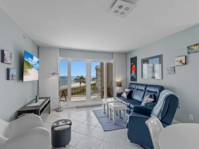 $4,000 | 2700 Ocean Drive, Unit 404, Vero Beach, FL 32963