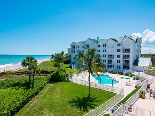 $4,000 | 2700 Ocean Drive, Unit 404, Vero Beach, FL 32963
