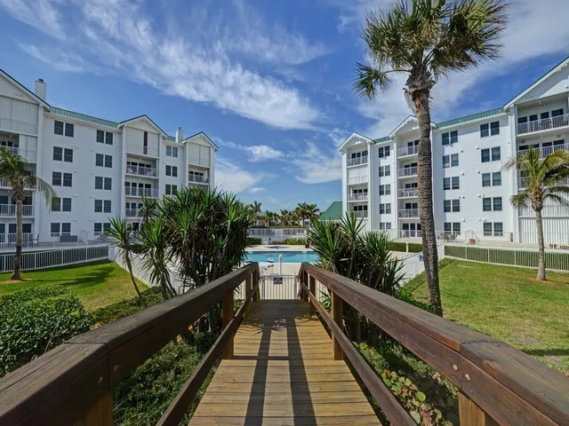 $4,000 | 2700 Ocean Drive, Unit 404, Vero Beach, FL 32963
