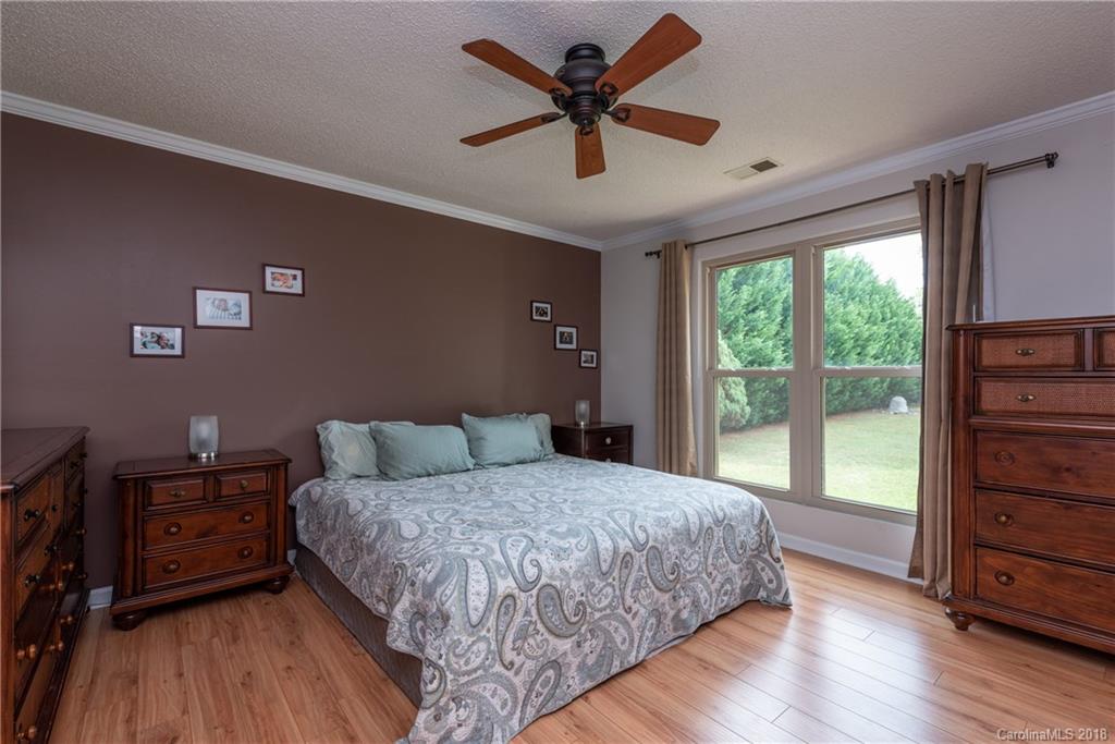 3429 Miranda Road Charlotte, NC 28216 - Photo 9 of 19 Gallery Image 9