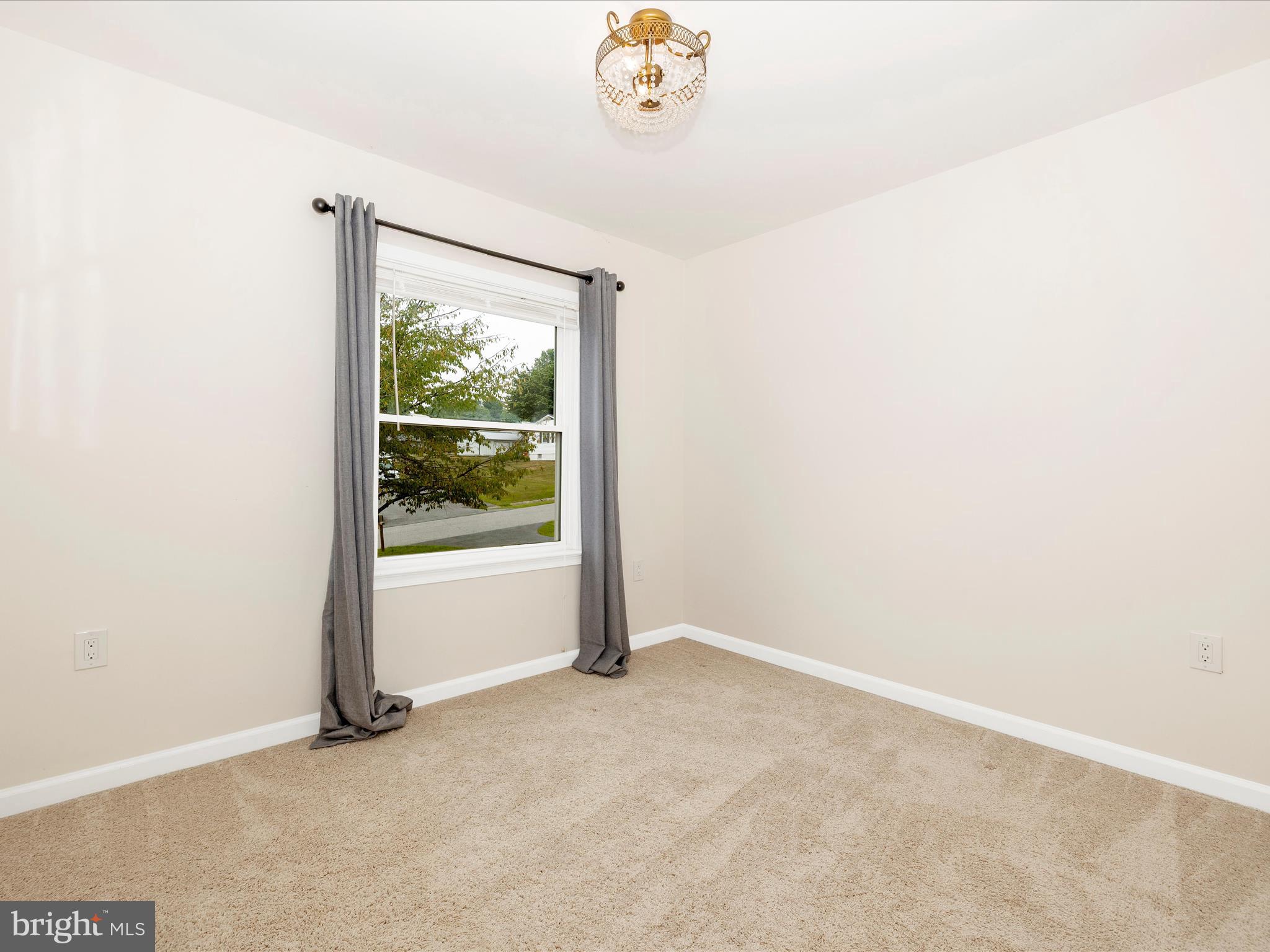9204 Oak Tree Circle Frederick, MD 21701 - Photo 35 of 58 an empty room with window