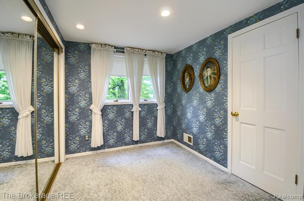 605 Morrish Road Flushing, MI 48433 - Photo 17 of 41