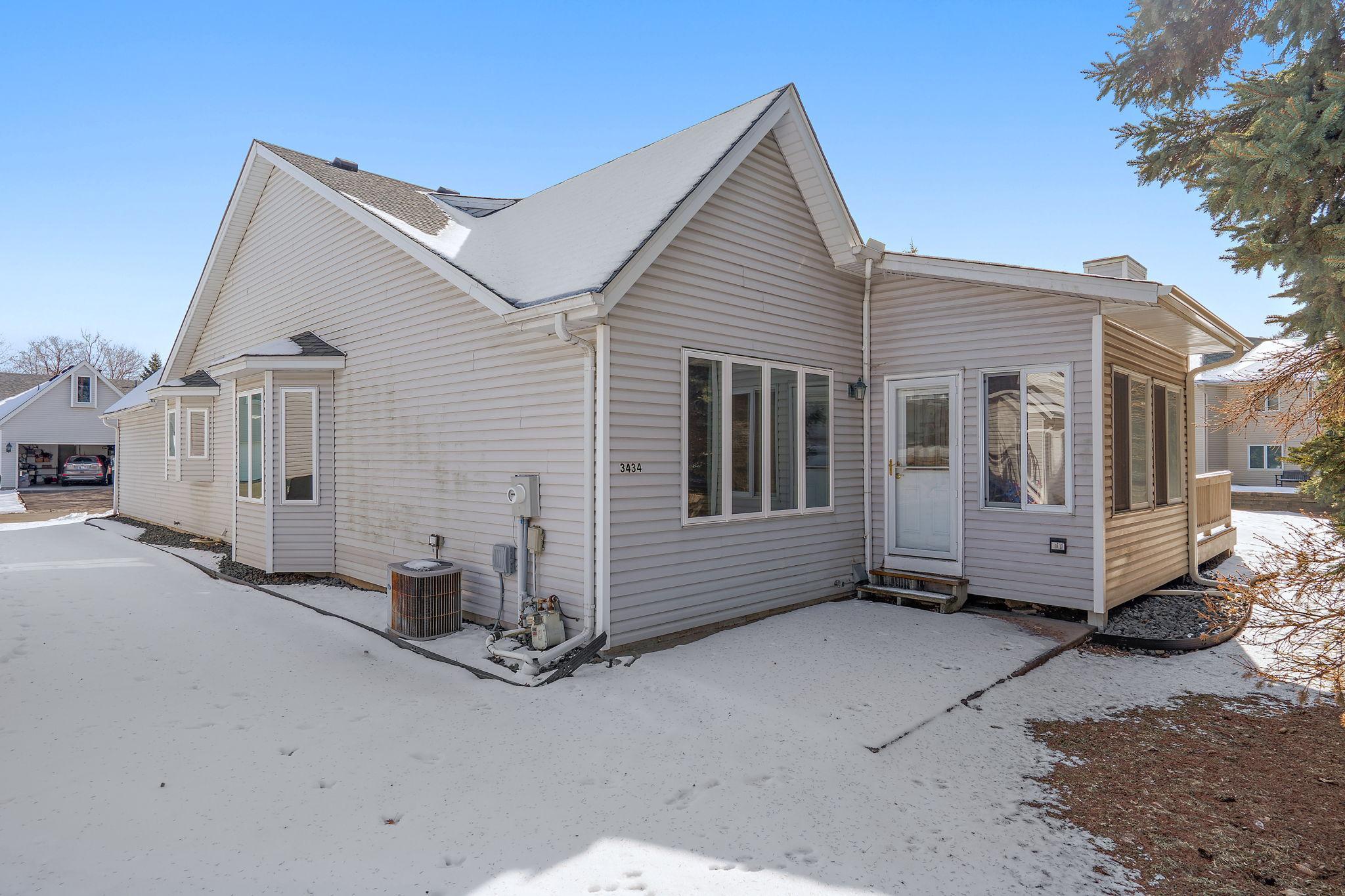 3434 Silver Lane Northeast St. Anthony, MN 55421 - Photo 7 of 44
