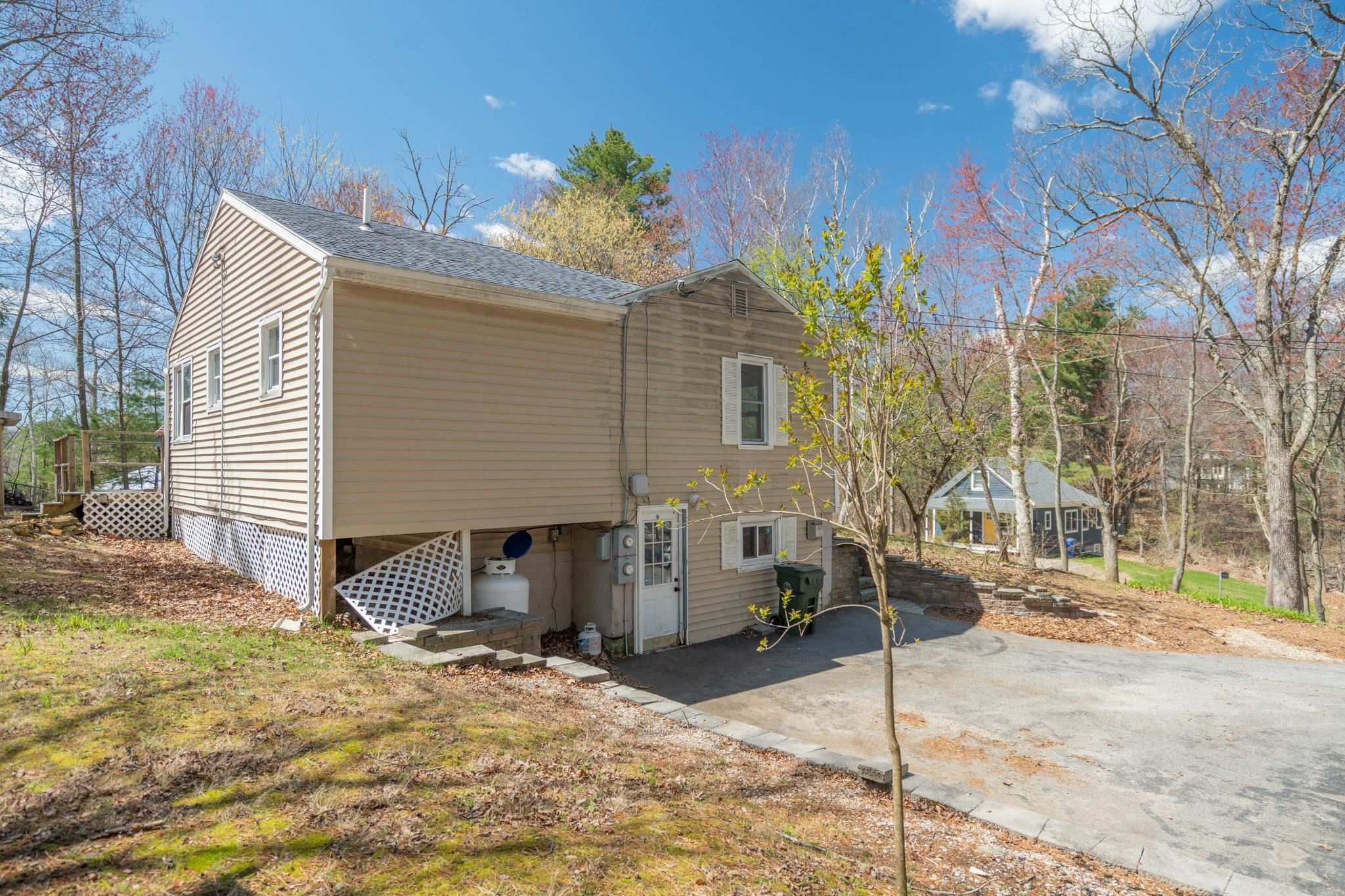 10 Beacon Street Londonderry, NH 03038 - Photo 14 of 18