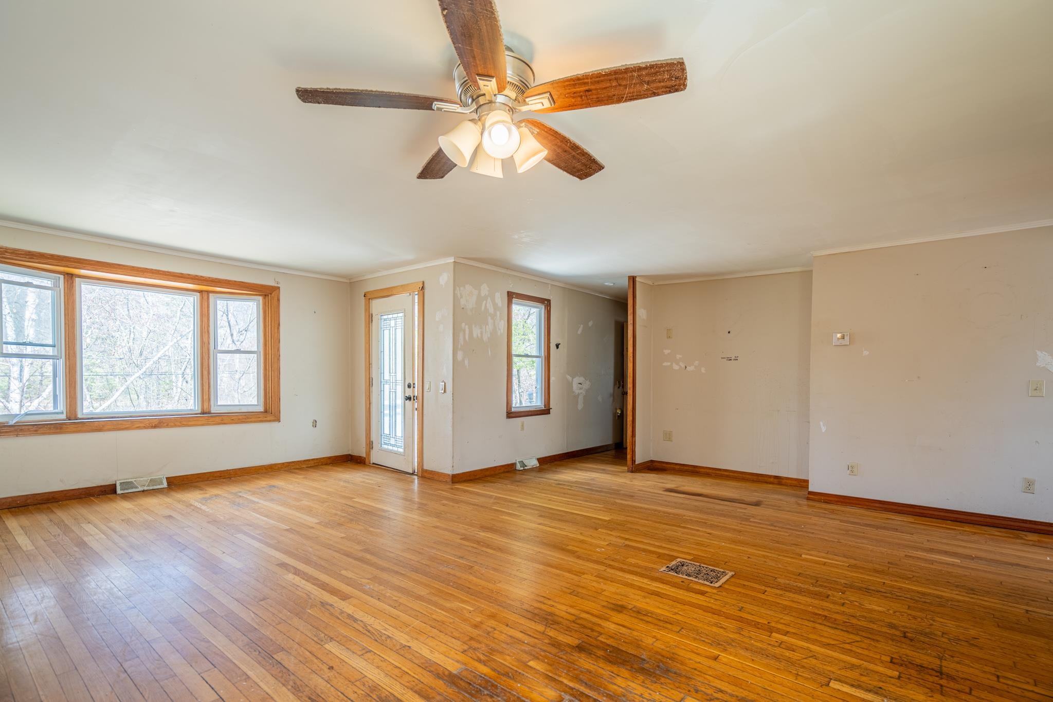 10 Beacon Street Londonderry, NH 03038 - Photo 4 of 18