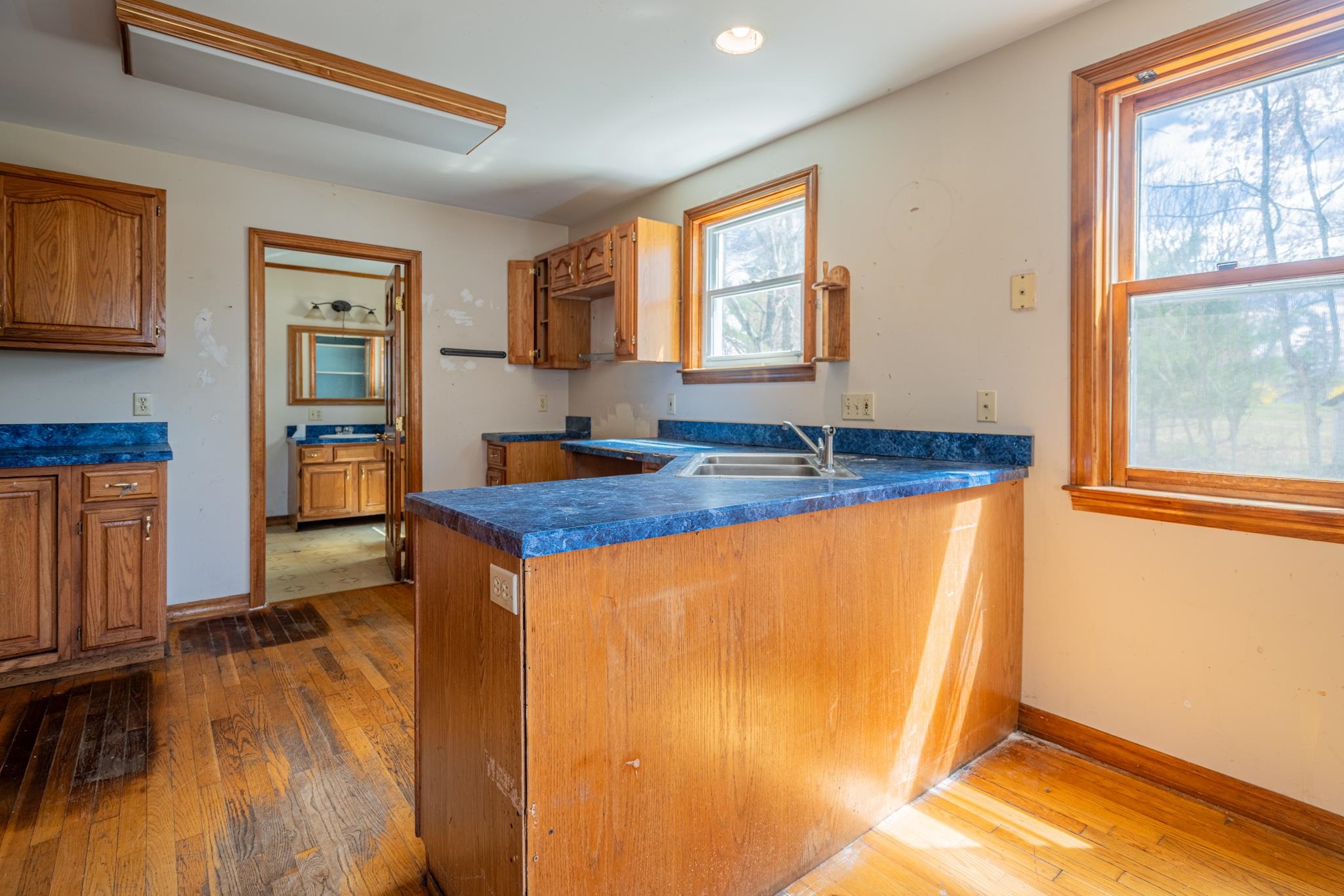 10 Beacon Street Londonderry, NH 03038 - Photo 5 of 18