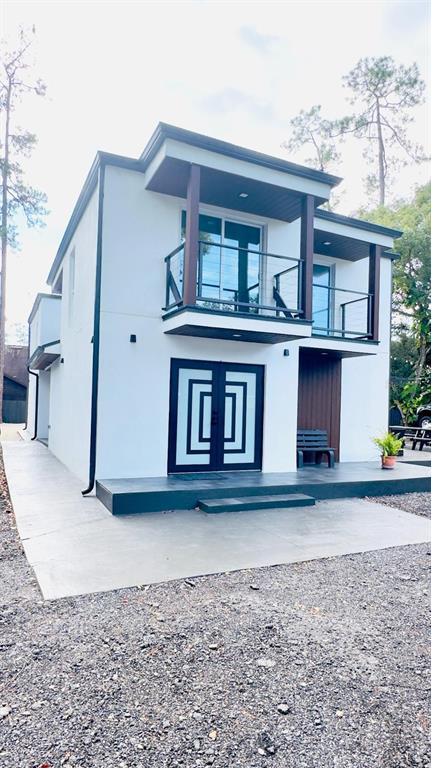 a house view with a outdoor space