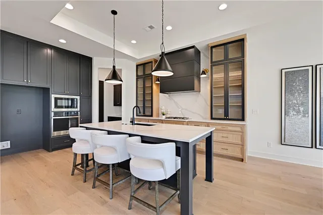 $879,900 | 24909 West 98th Place, Lenexa, KS 66227