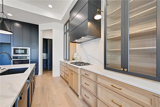 $879,900 | 24909 West 98th Place, Lenexa, KS 66227