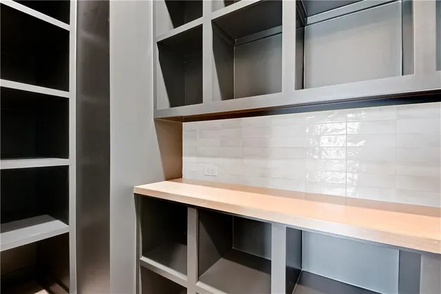 $879,900 | 24909 West 98th Place, Lenexa, KS 66227