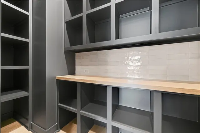 $879,900 | 24909 West 98th Place, Lenexa, KS 66227