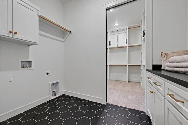 $879,900 | 24909 West 98th Place, Lenexa, KS 66227