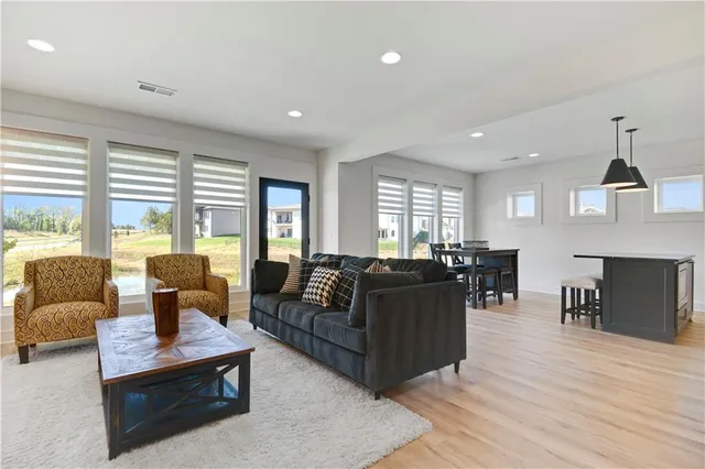 $879,900 | 24909 West 98th Place, Lenexa, KS 66227