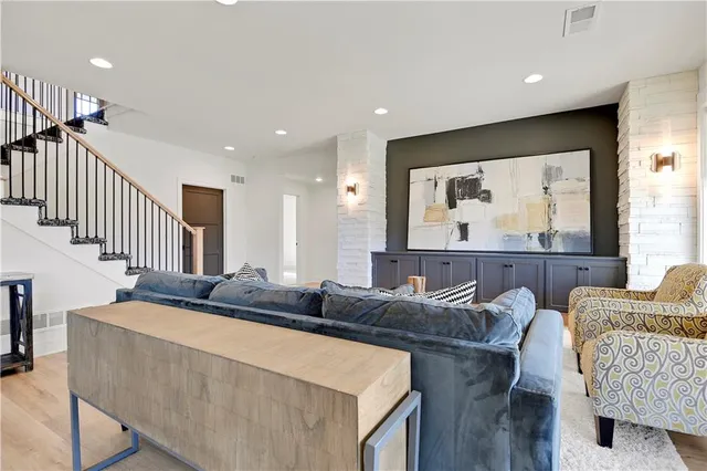 $879,900 | 24909 West 98th Place, Lenexa, KS 66227