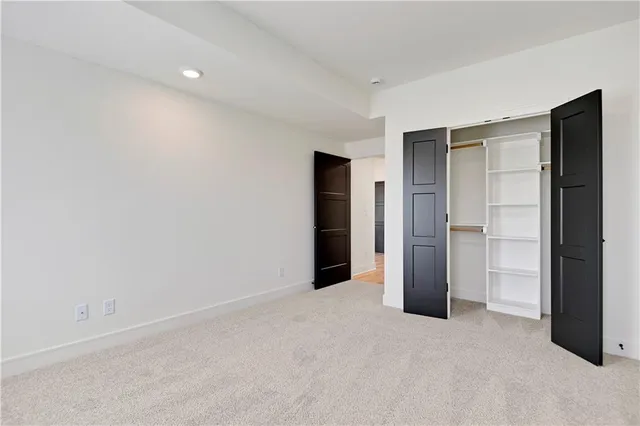 $879,900 | 24909 West 98th Place, Lenexa, KS 66227