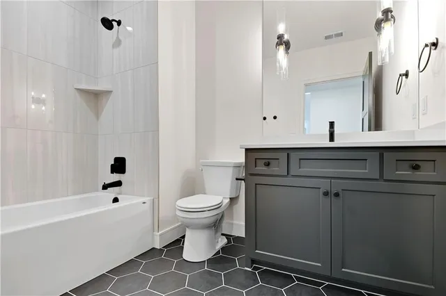 $879,900 | 24909 West 98th Place, Lenexa, KS 66227