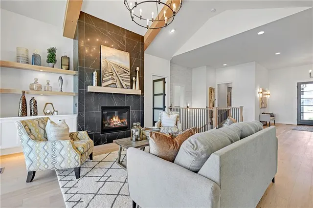 $879,900 | 24909 West 98th Place, Lenexa, KS 66227