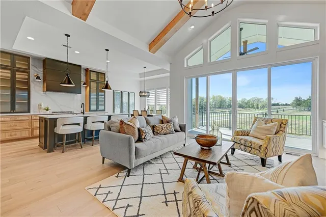 $879,900 | 24909 West 98th Place, Lenexa, KS 66227