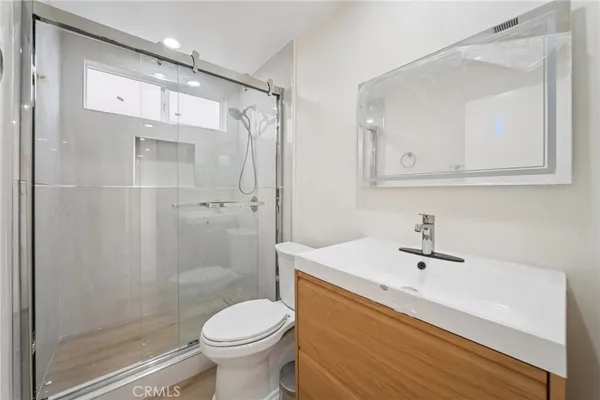 a view of a back yard