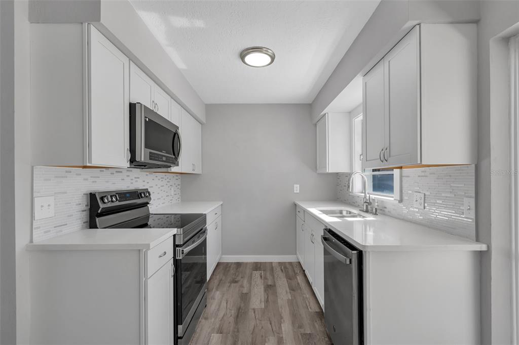 5674 Altec Court Orlando, FL 32808 - Photo 8 of 43