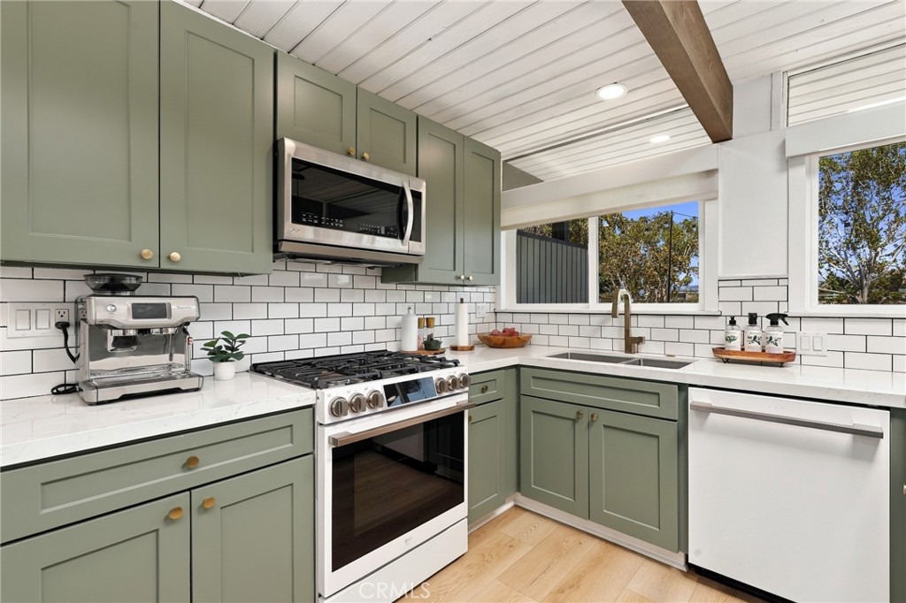 202 Del Gado Road San Clemente, CA 92672 - Photo 10 of 41 Gallery Image 10