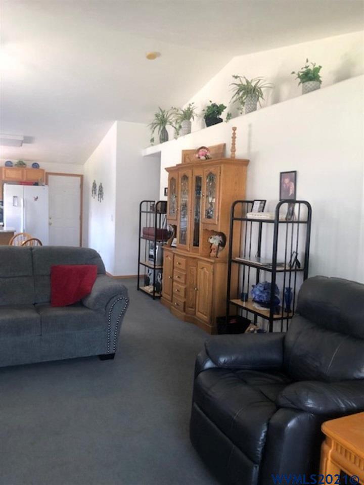 2384 Del Rio Avenue Southeast Albany, OR 97322 - Photo 8 of 13 Gallery Image 8