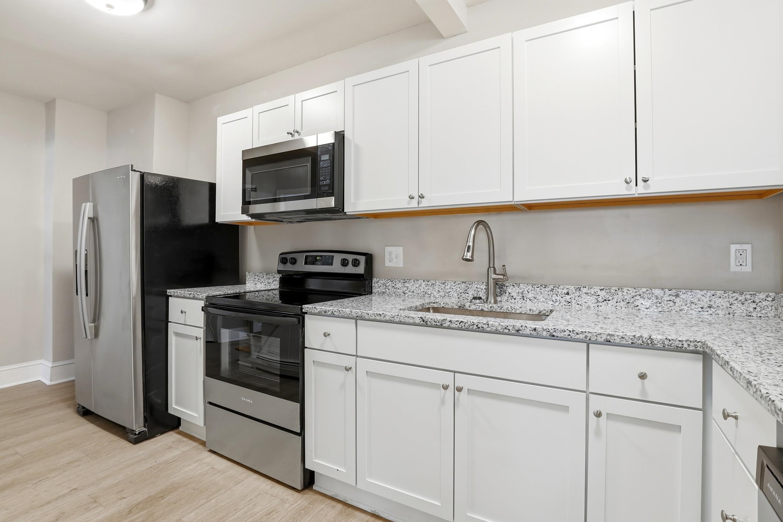 117 Webster Street Manchester, NH 03104 - Photo 7 of 33