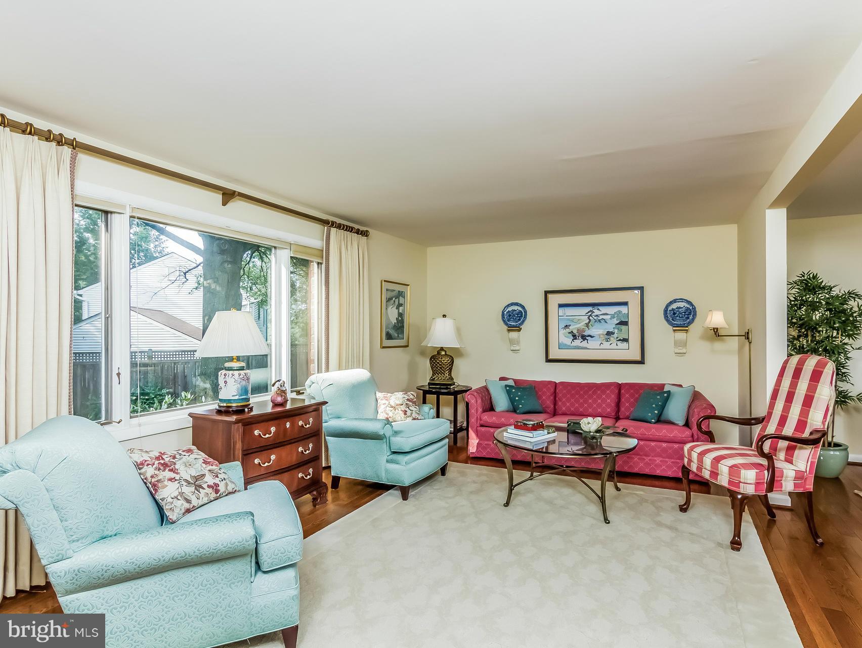 20729 Bell Bluff Road Gaithersburg, MD 20882 - Photo 11 of 30 Living Room