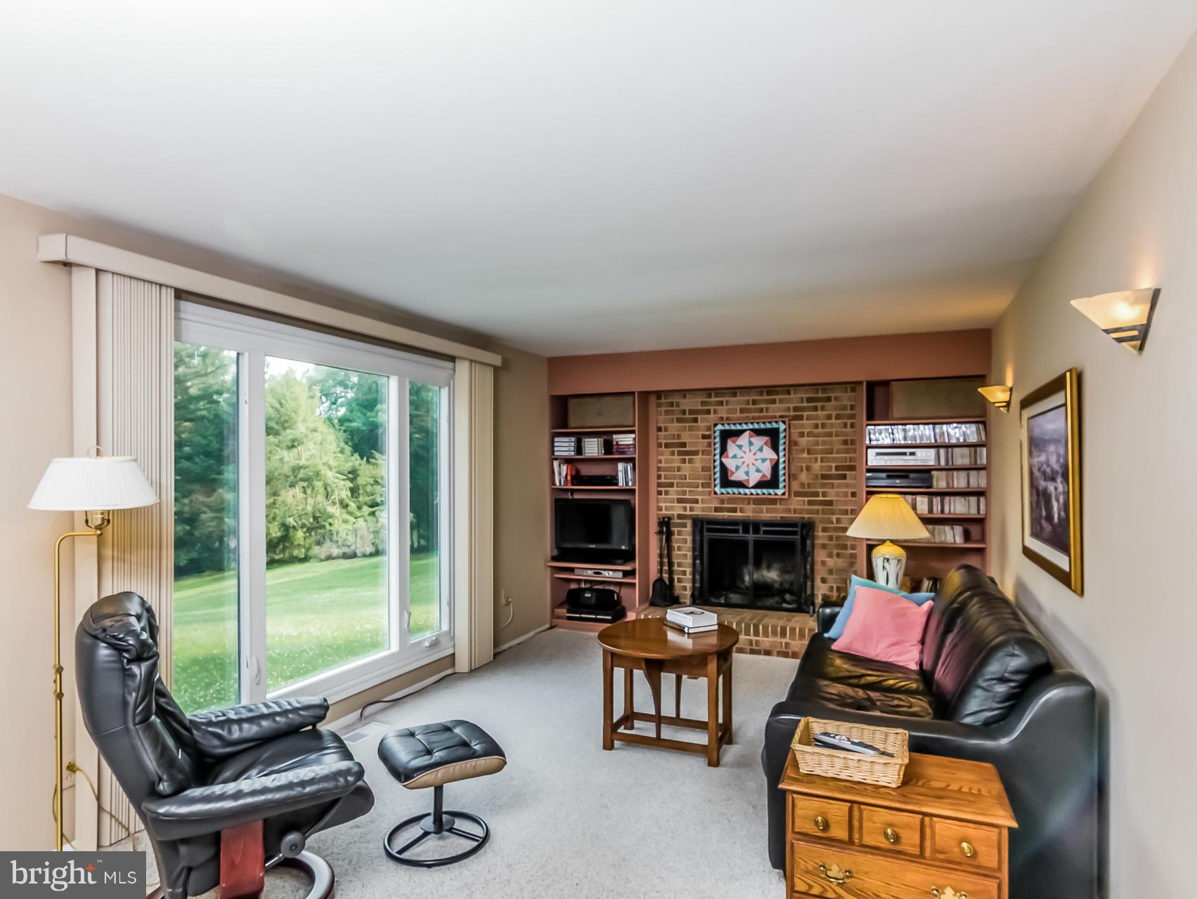 20729 Bell Bluff Road Gaithersburg, MD 20882 - Photo 12 of 30 Family Room