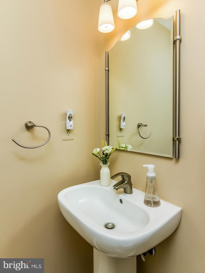 20729 Bell Bluff Road Gaithersburg, MD 20882 - Photo 13 of 30 Bath