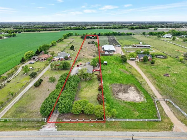 $550,000 | 2070 County Road 377, Van Alstyne, TX 75495