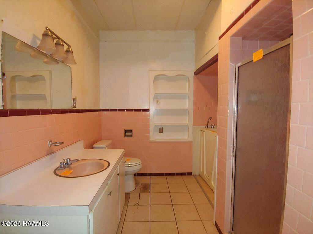 607 East Grolee Street Opelousas, LA 70570 - Photo 13 of 28 13 Bathroom