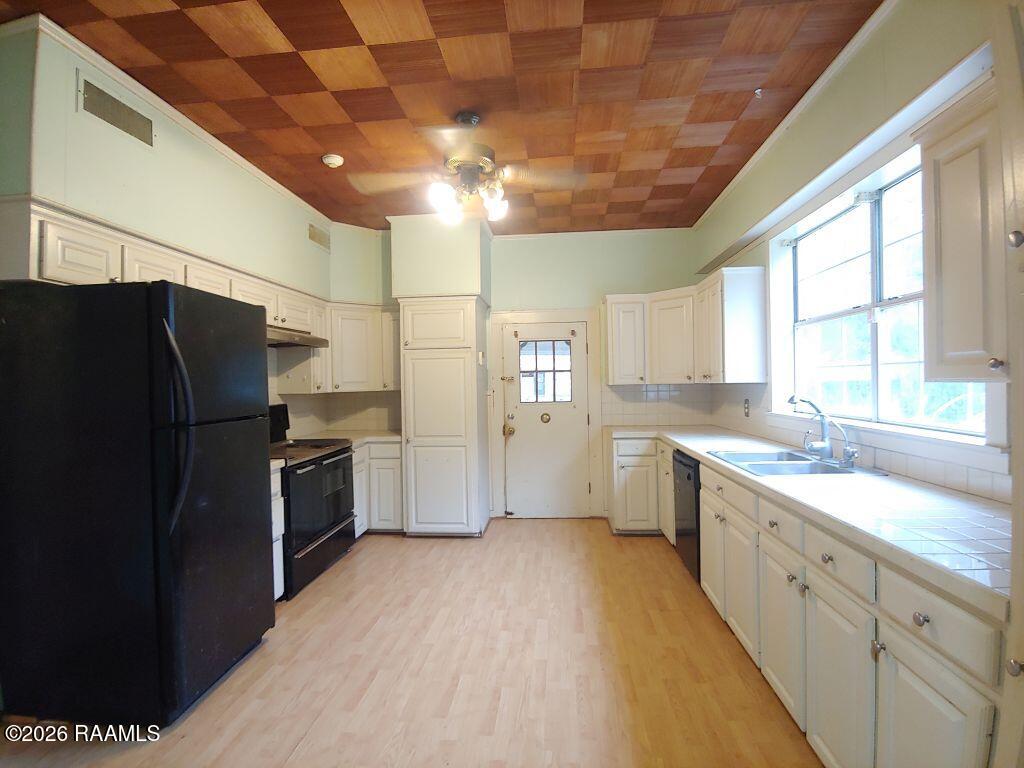 607 East Grolee Street Opelousas, LA 70570 - Photo 6 of 28 6 Kitchen
