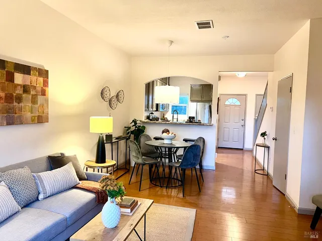 $425,000 | 36 Bridgegate Way, Napa, CA 94559