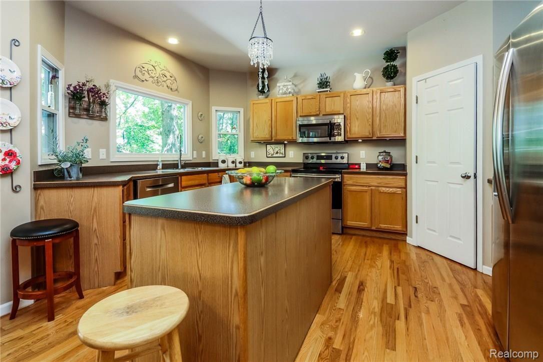 3 kitchen 2.jpg