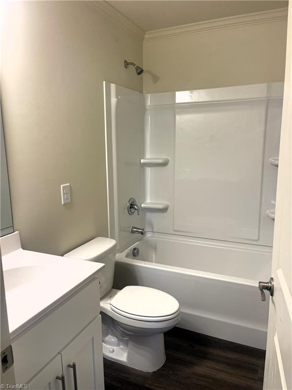 516 Whiteoak Street High Point, NC 27260 - Photo 11 of 27 Hall Bath