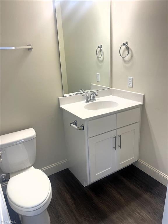 516 Whiteoak Street High Point, NC 27260 - Photo 18 of 27 Primary Bath