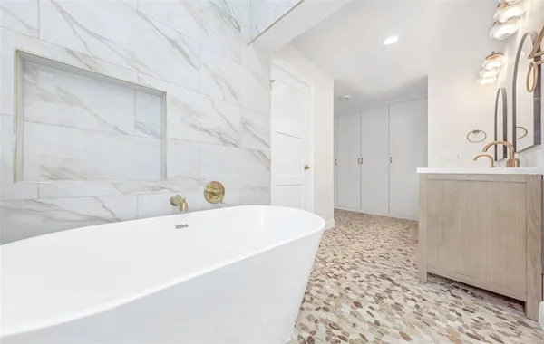 $5,400 | 1949 Dolphin Boulevard South, St. Petersburg, FL 33707