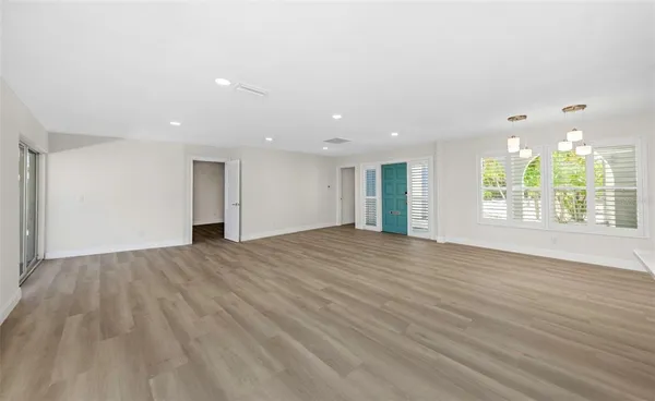 $5,400 | 1949 Dolphin Boulevard South, St. Petersburg, FL 33707