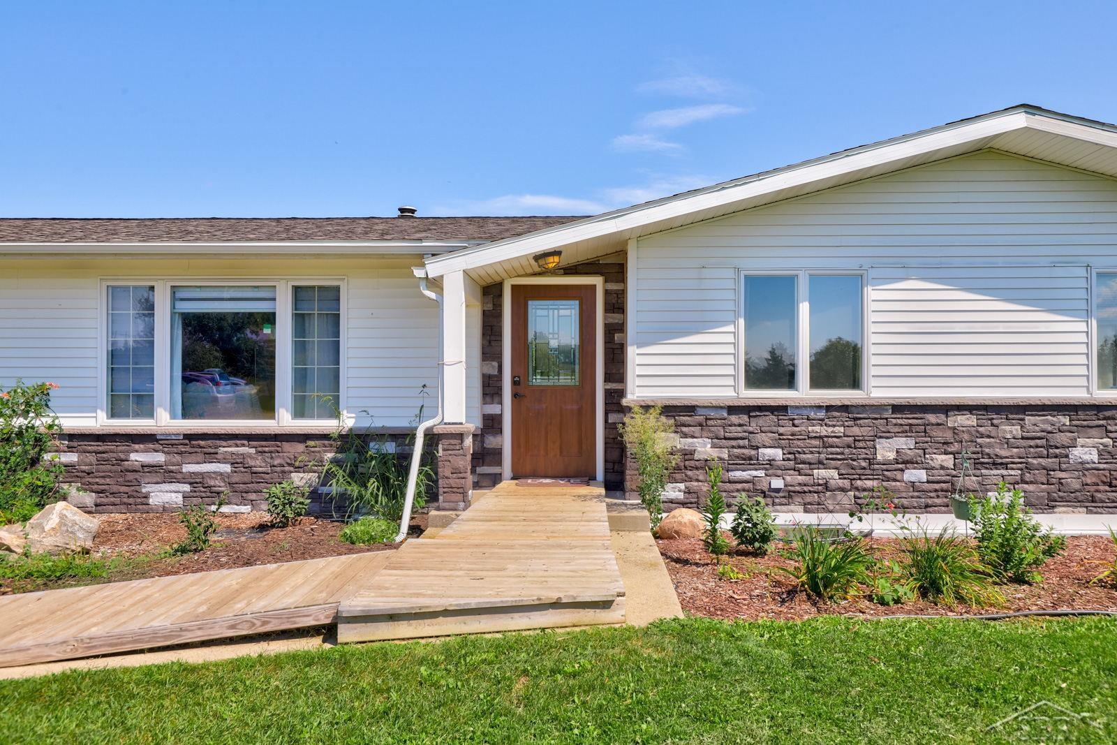 2160 Colwood Road Caro, MI 48723 - Photo 3 of 35 50088044-2.JPG