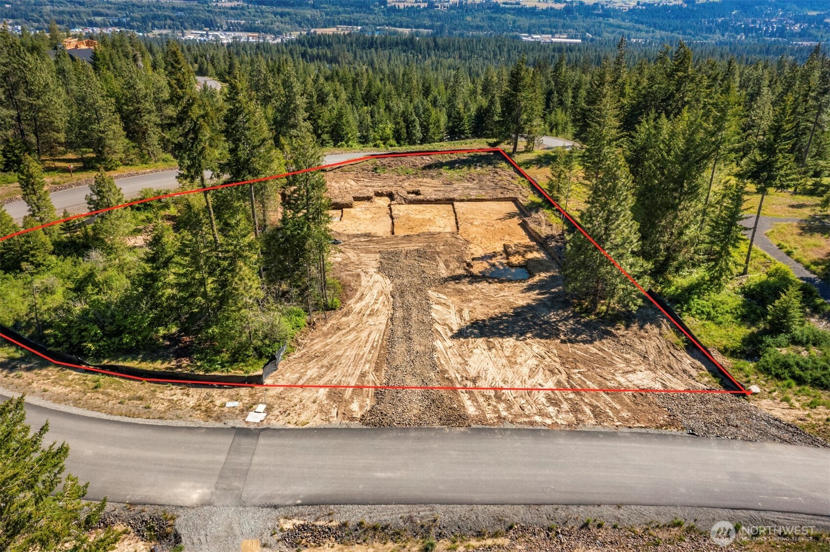 80 Plum Creek Road Cle Elum, WA 98922 - Photo 3 of 20 a view of a yard with an outdoor seating