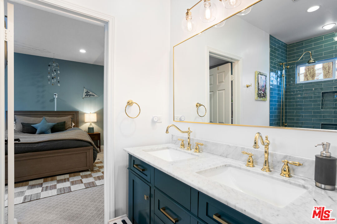3910 Leighton Point Road Calabasas, CA 91301 - Photo 20 of 29 a en suite bathroom with double vanity and a mirror