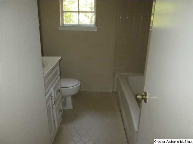 413 20th Court Northeast Birmingham, AL 35215 - Photo 5 of 11