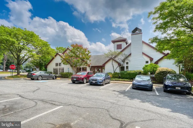 $225,000 | 3301 Sir Thomas Drive, Unit 6B22, Silver Spring, MD 20904