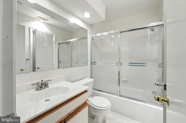 $225,000 | 3301 Sir Thomas Drive, Unit 6B22, Silver Spring, MD 20904