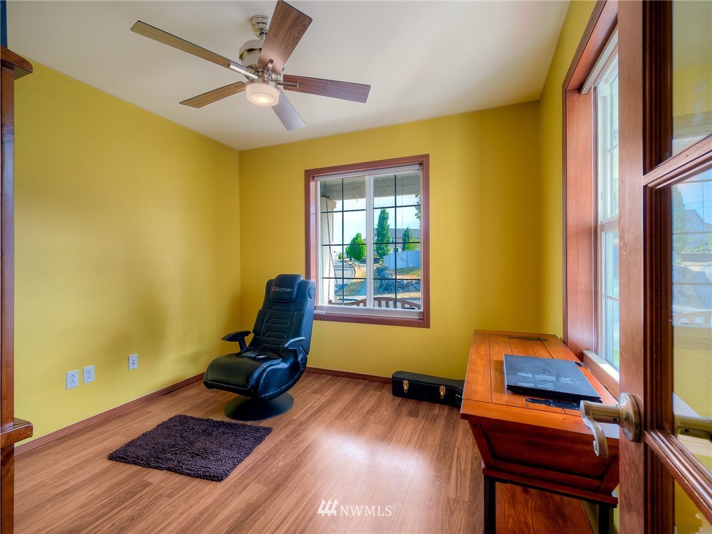 1307 Foreman Road DuPont, WA 98327 - Photo 4 of 25