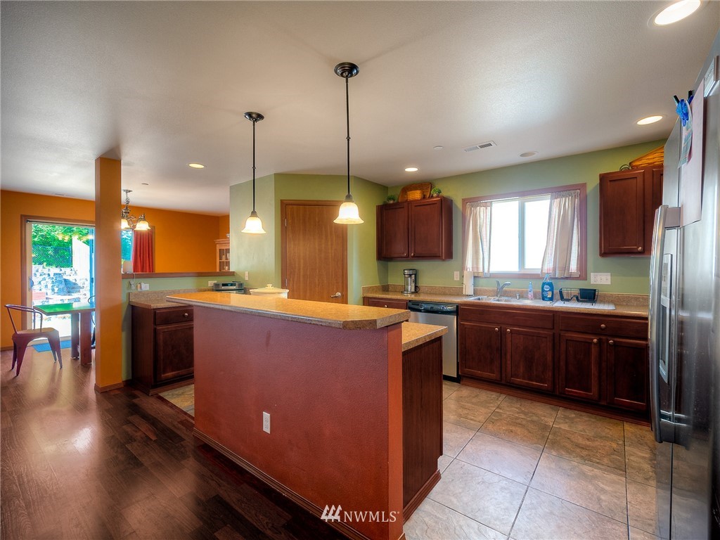 1307 Foreman Road DuPont, WA 98327 - Photo 5 of 25