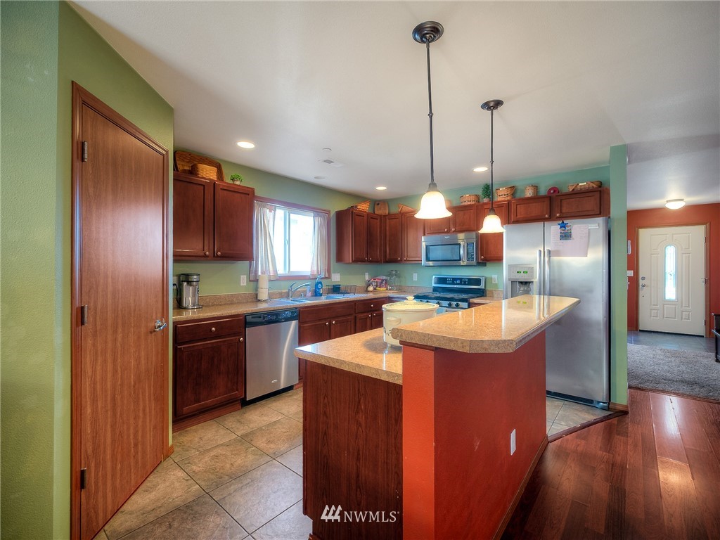 1307 Foreman Road DuPont, WA 98327 - Photo 6 of 25