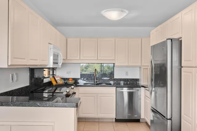 $757,000 | 78-7070 Alii Drive, Unit B203, Kailua-Kona, HI 96740