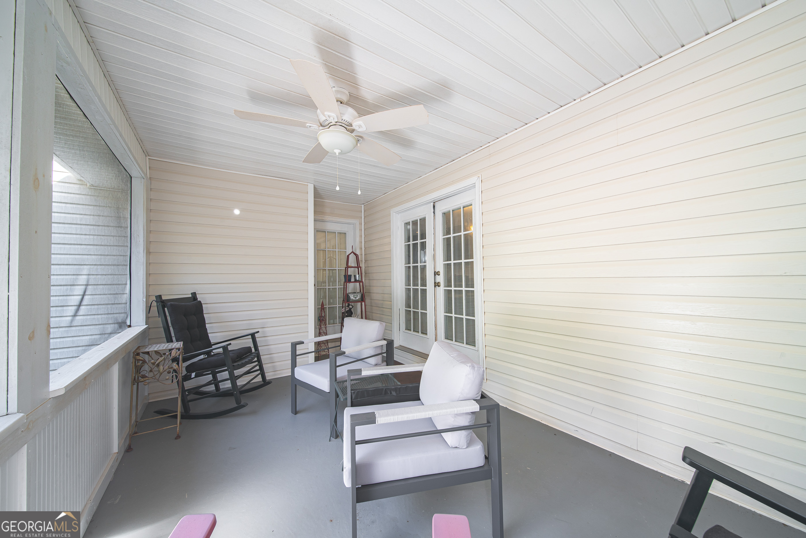 200 Lake Amah Lee Road Hampton, GA 30228 - Photo 35 of 37 a living room with furniture